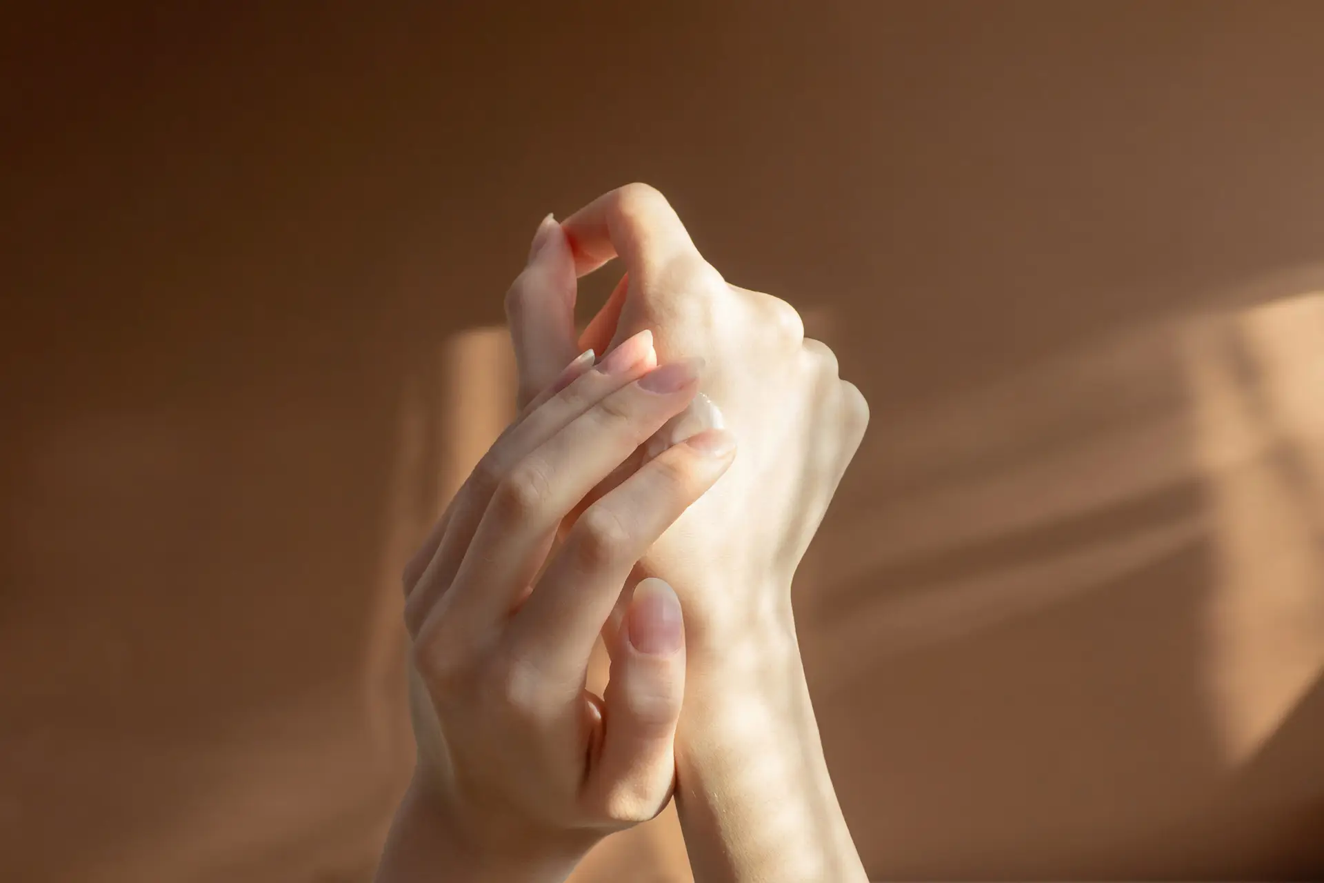 Handverjüngung, Biostimulation - Eye Refine Hamburg
